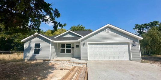 2703 W D St, Joplin, MO 64801