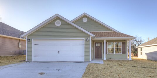 616 N Ball St, Webb City, MO 64870