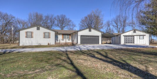 2133 W Fairview Ave, Carthage, MO 64836