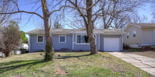 1637 Jefferson Cir, Webb City, MO 64870