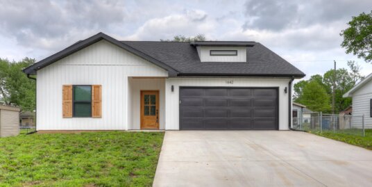 1642 Glenwood Pl, Carthage, MO 64836