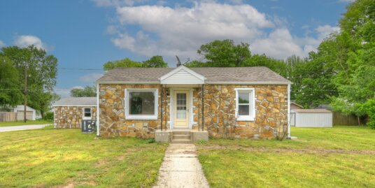 1800 Hazel Ave, Carthage, MO 64836
