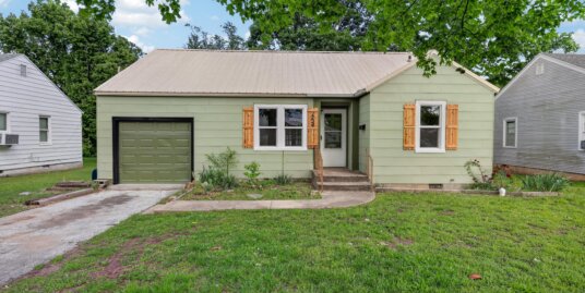 1724 Hillcrest Dr, Carthage, MO 64836
