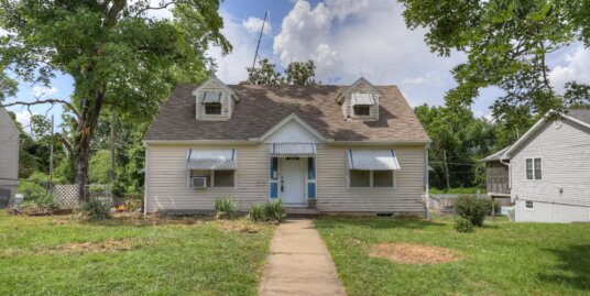 1415 Olive St, Carthage, MO 64836