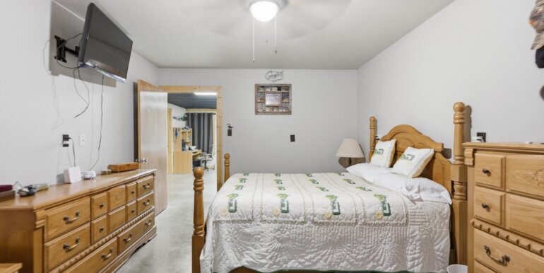 025